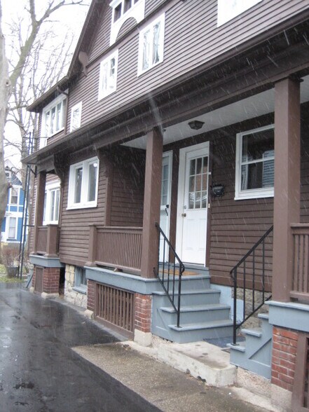Building Photo - 43 Brighton St