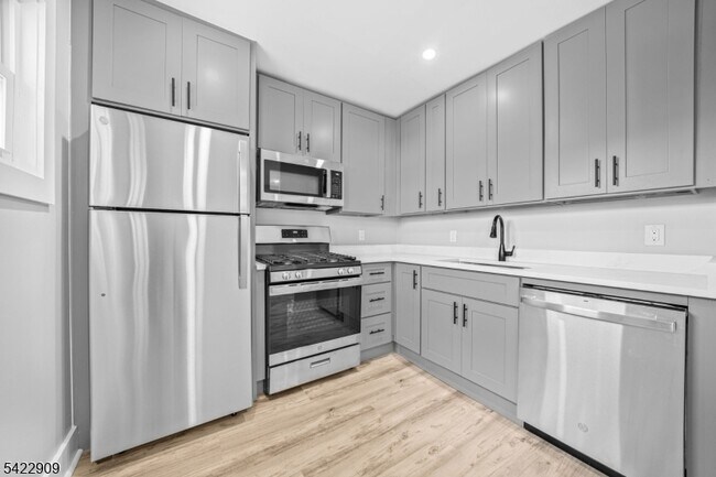 Building Photo - 100 Kansas St