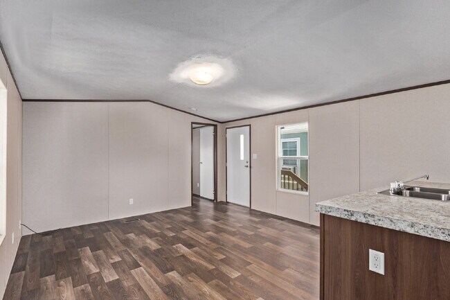 Building Photo - 2 bedroom - 4th st