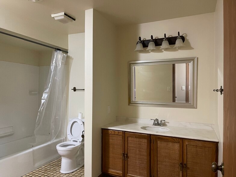 Building Photo - 2109 Porte Deleau Ct