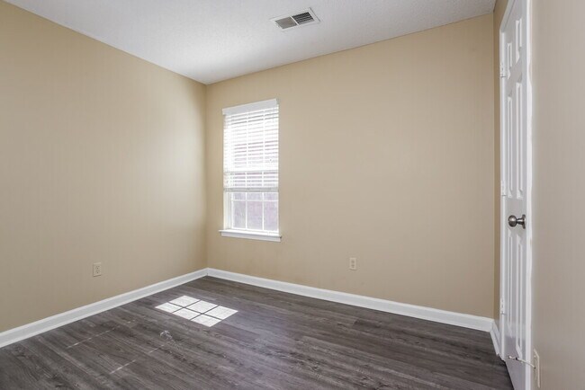 Building Photo - 8207 Cross Point Dr