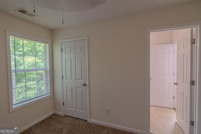 Building Photo - 28 Greystone Ridge