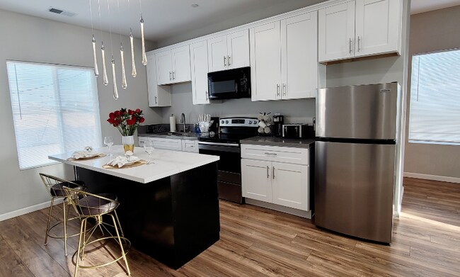 Building Photo - 532 Cesar E Chavez Pky