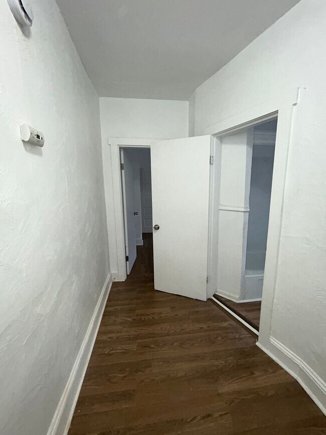 Building Photo - 28 Lee Ave