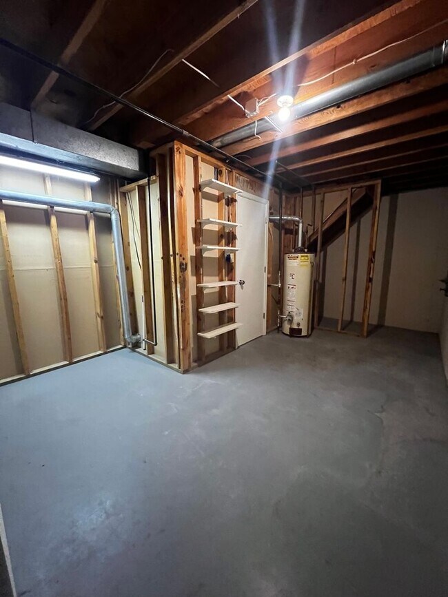 Building Photo - 2500-2502 Hollyhock Dr