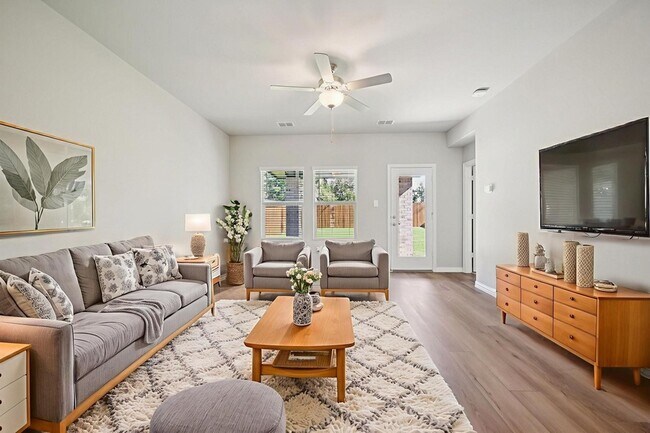 Building Photo - 1412 Bridgestone Dr