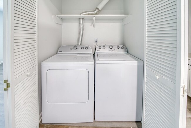 Building Photo - 363 Railroad St