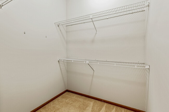 Building Photo - 1665 Commodore Ct
