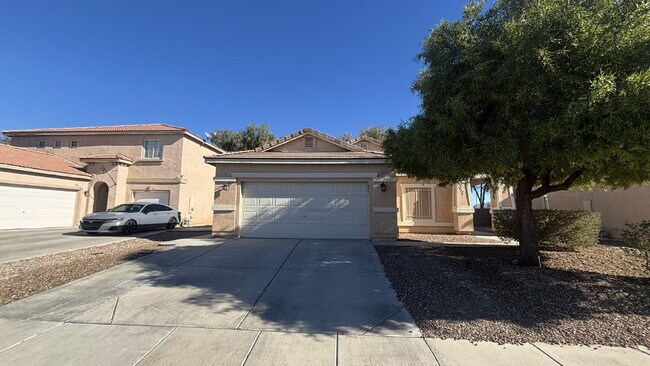 Building Photo - 3 BED, 2 bath, Single Story