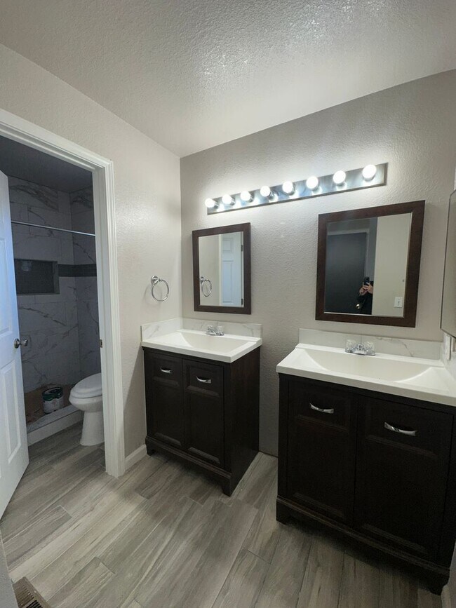 Building Photo - 4541 Creekside Cir