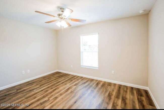 Building Photo - 1702 SW Airoso Blvd