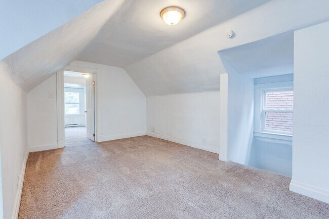 Building Photo - 406 Kingsboro St