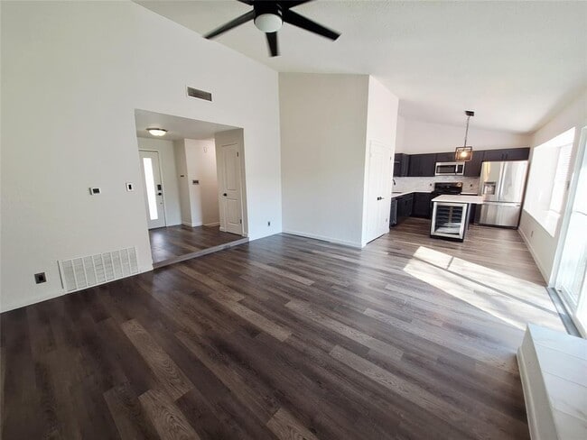 Building Photo - 1005 Ridgeline Dr