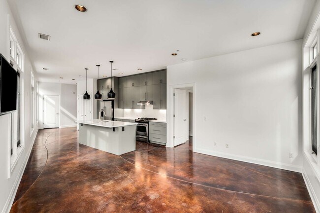 Building Photo - 1500 4th Ave N