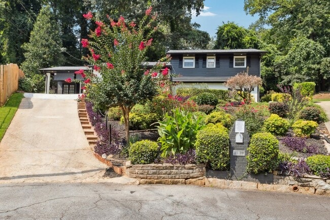 Building Photo - Fully Furnished: Beautiful 4-Bedroom Home ...
