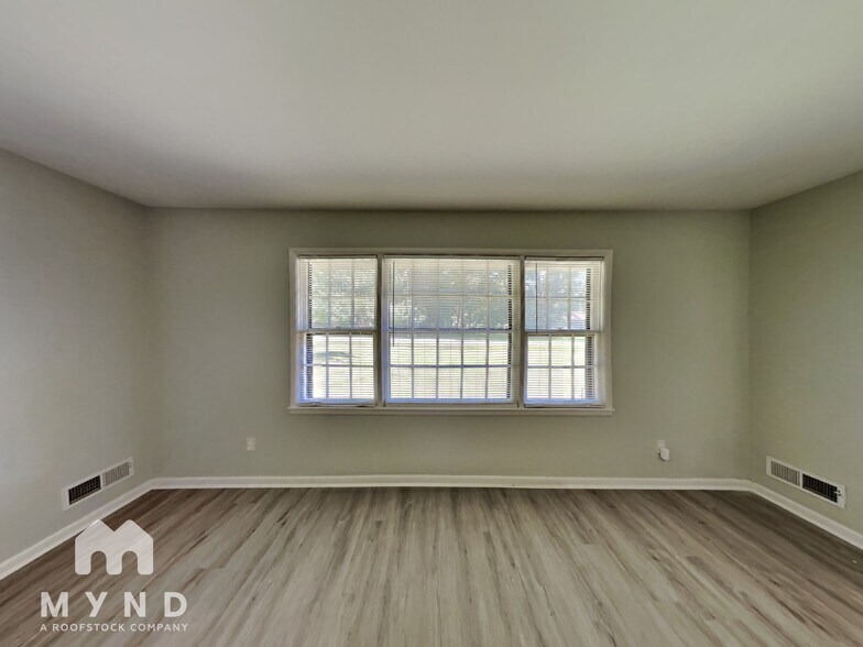 Building Photo - 916 Pine Hill Rd