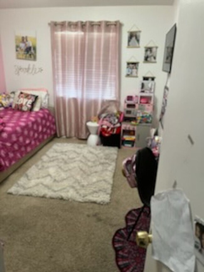 Building Photo - Great 3 Bed 2 Bath Home for Rent in Pinewood Neighborhood!!!