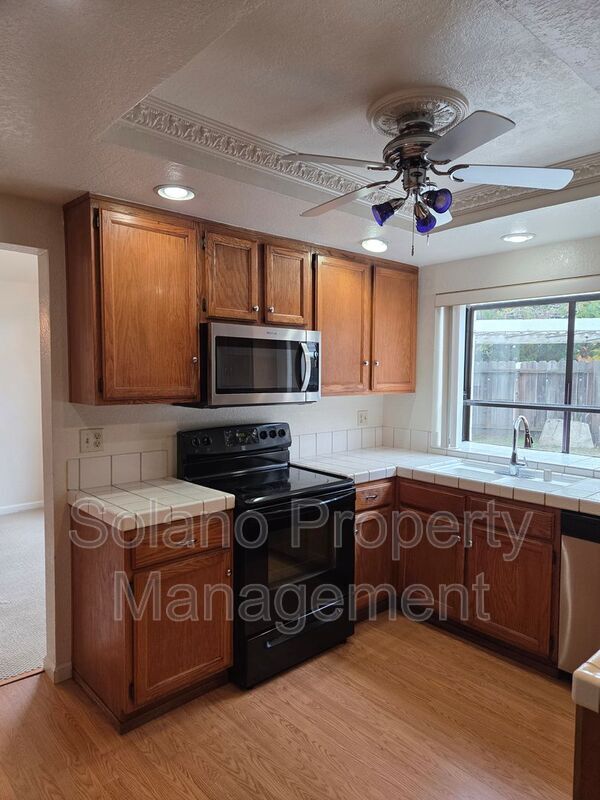 Building Photo - 1204 Shell Ct