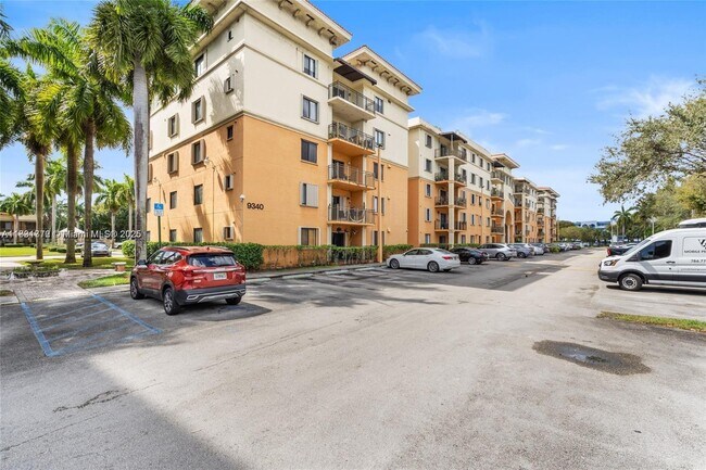 Building Photo - 9340 Fontainebleau Blvd