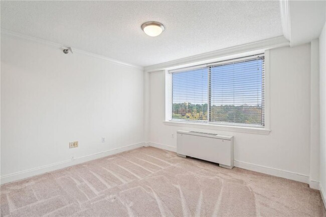 Building Photo - 2479 Peachtree Rd