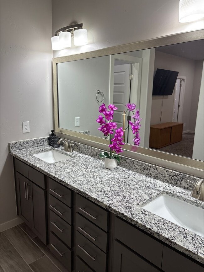 Building Photo - 3 bedroom 2.5 bath home in West El Paso!