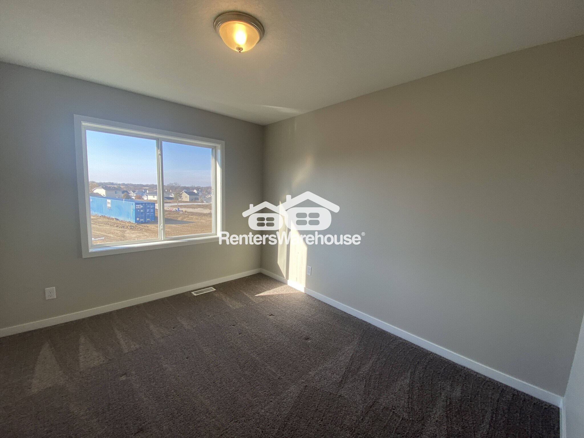 Building Photo - 7000 Lake Hill Dr