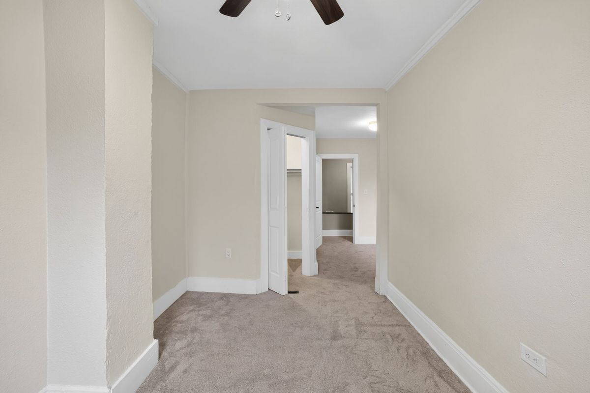 Building Photo - 5822 Bryant St