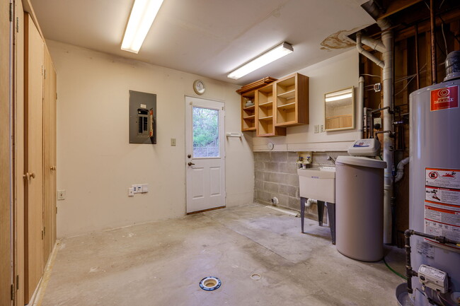 Building Photo - 4527 Williamsport Dr