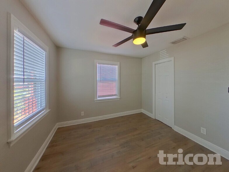 Building Photo - 2462 6th Ave N