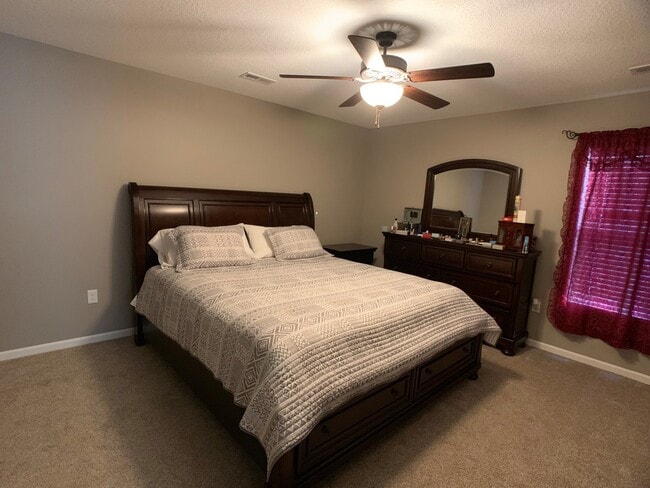 Building Photo - ADORABLE SINGLE FAMILY HOME! BUILT IN 2018!
