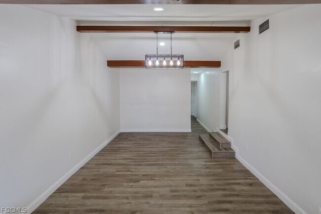 Building Photo - 599 Carolina Ave