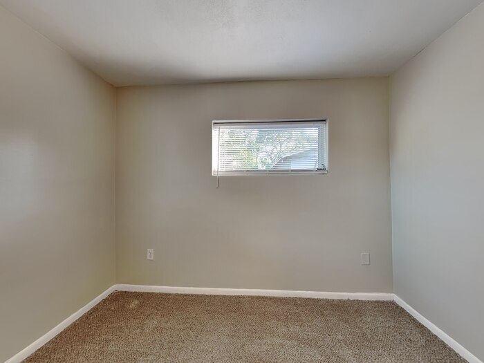 Building Photo - 1627 N Powers Dr