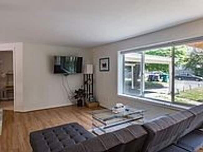 Building Photo - Tastefully Updated 3bd 1 bath home with la...