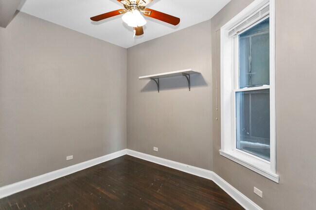 Building Photo - 2642 W Potomac Ave