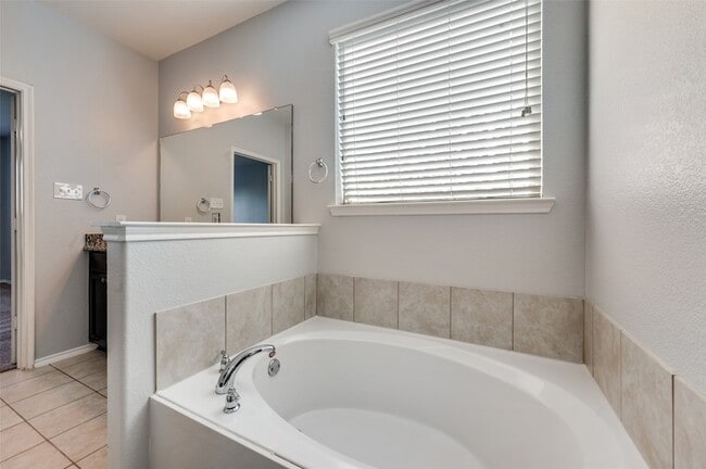 Building Photo - 1012 Lake Meadow Ln