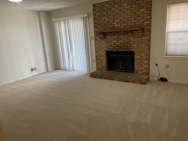 Building Photo - Luxurious And Spacious 3 Bed 2 Bath Brick Townhouse In Tysons Station