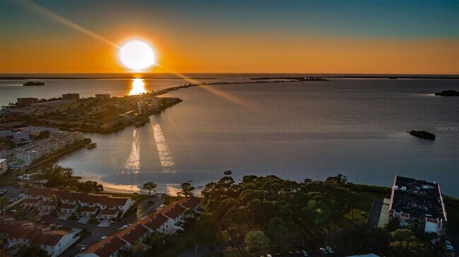Building Photo - 2700 Bayshore Blvd