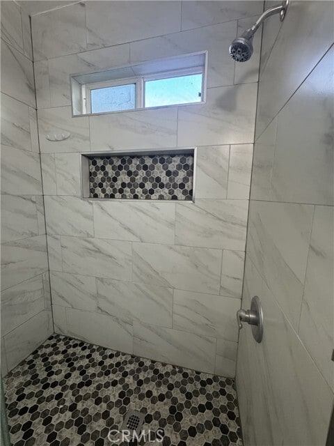 Building Photo - 5011 E 60th St