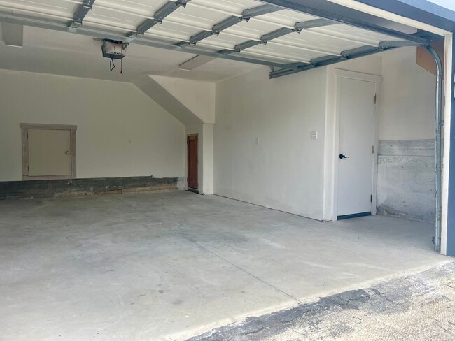 Building Photo - 598 Sycamore Vista Rd