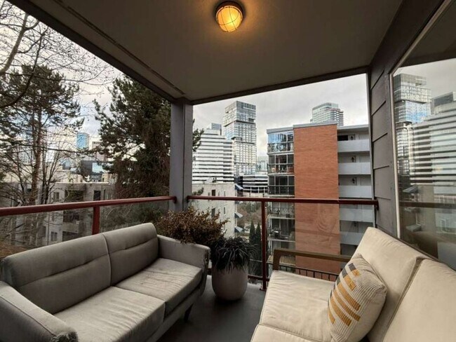 Building Photo - Two Bed Two Bath in Cap Hill (2 Parking Spaces and Storage Included!)