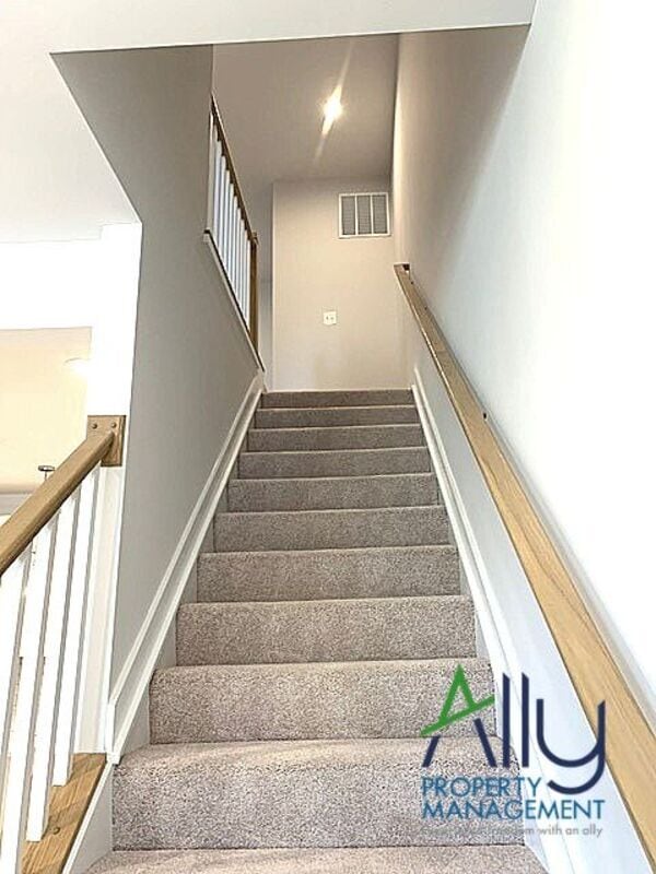 Building Photo - 822 Wesley Ln