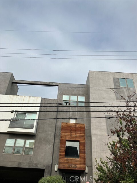 Building Photo - 11925 Kling St