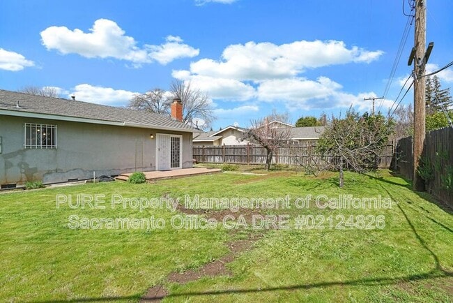 Building Photo - 2140 W La Loma Dr