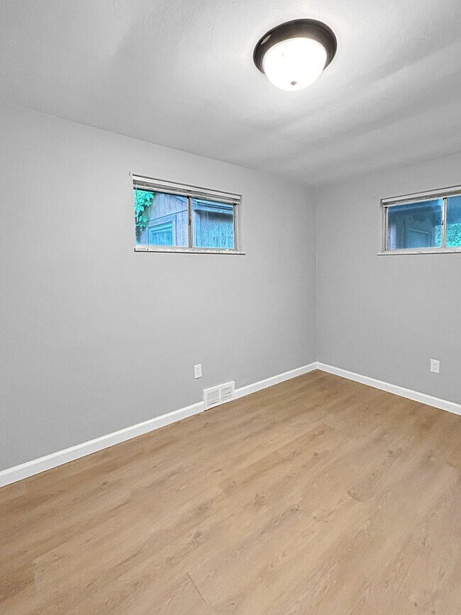 Building Photo - 114 McLaughlin Rd