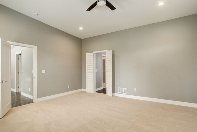 Building Photo - 4 Bedroom 3 Bath With Tons of Character Ne...