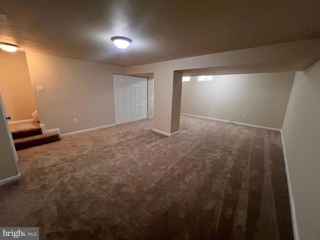 Building Photo - 13 Dinsdale Ct