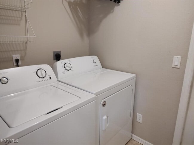 Building Photo - 1034 SE 5th Pl