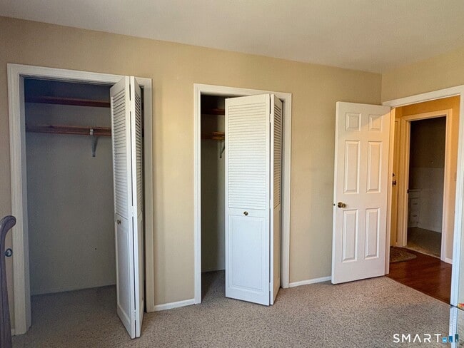 Building Photo - 146 Carriage Path S