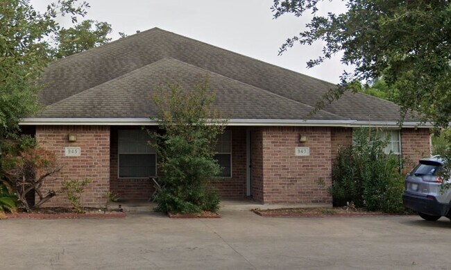 Building Photo - 947 Willow Pond St