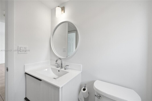 Building Photo - 10431 N Kendall Dr